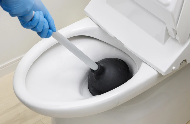 トイレはなぜ詰まる？原因と正しい直し方を解説｜大阪府東大阪市のリフォームなら株式会社JOY